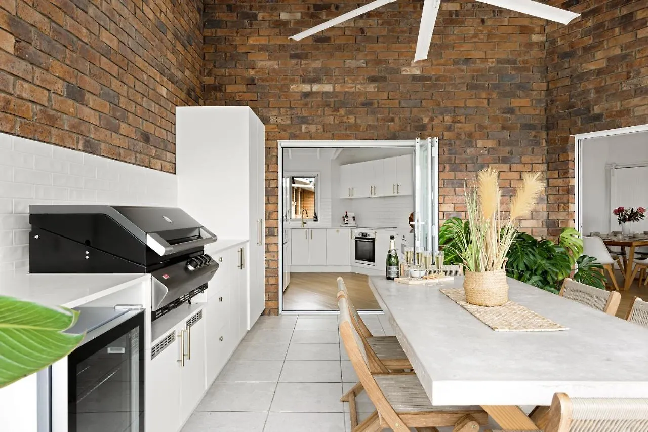 Stylish & Central Coastal Apartment Maroochydore 0*,  Ausztrália