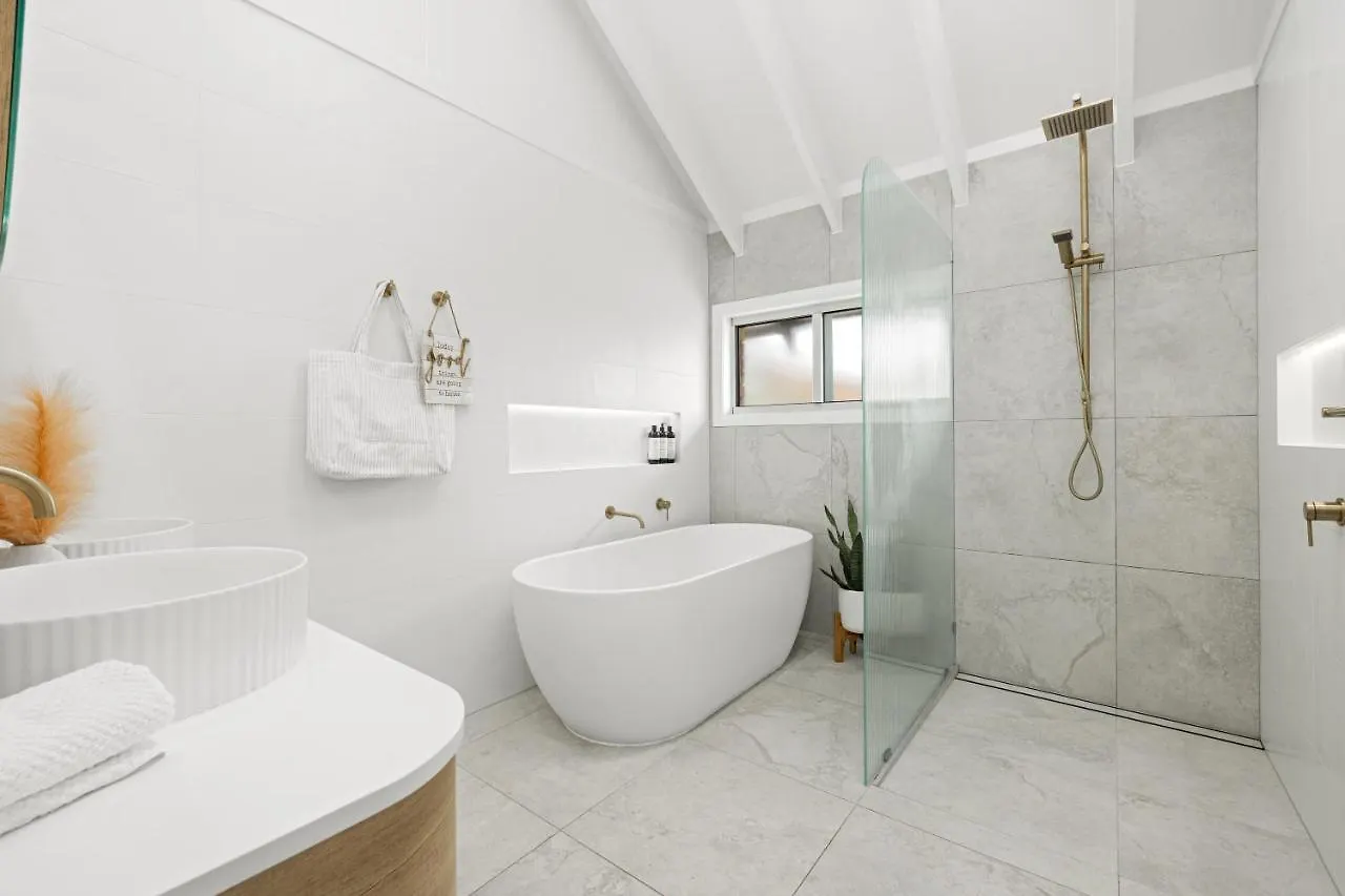 Stylish & Central Coastal Apartment Maroochydore
