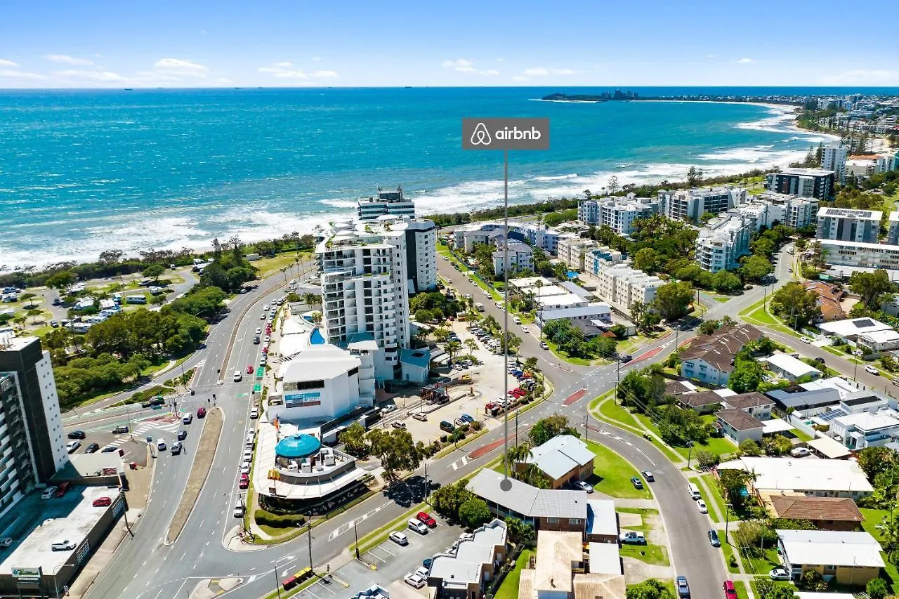 Stylish & Central Coastal Apartment Maroochydore