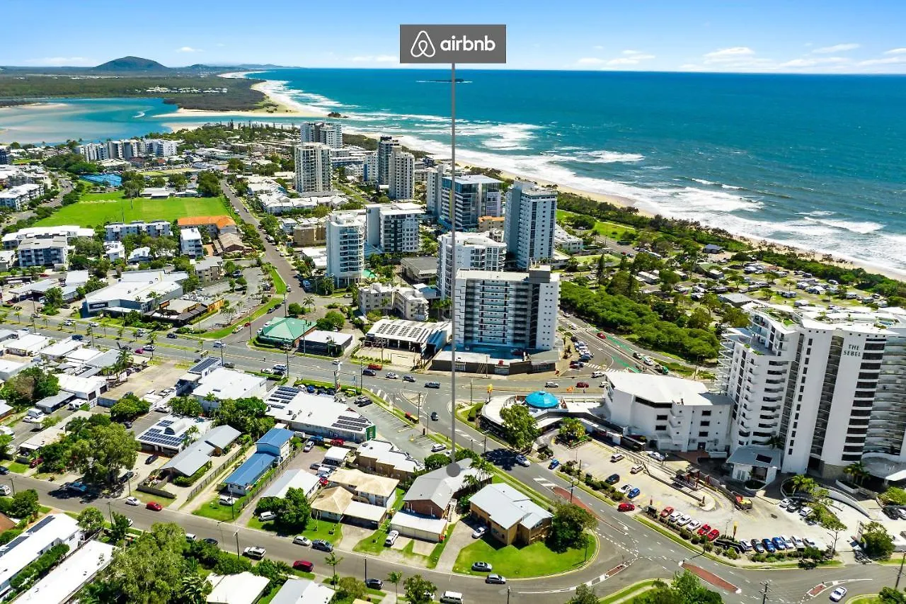 Stylish & Central Coastal Apartment Maroochydore