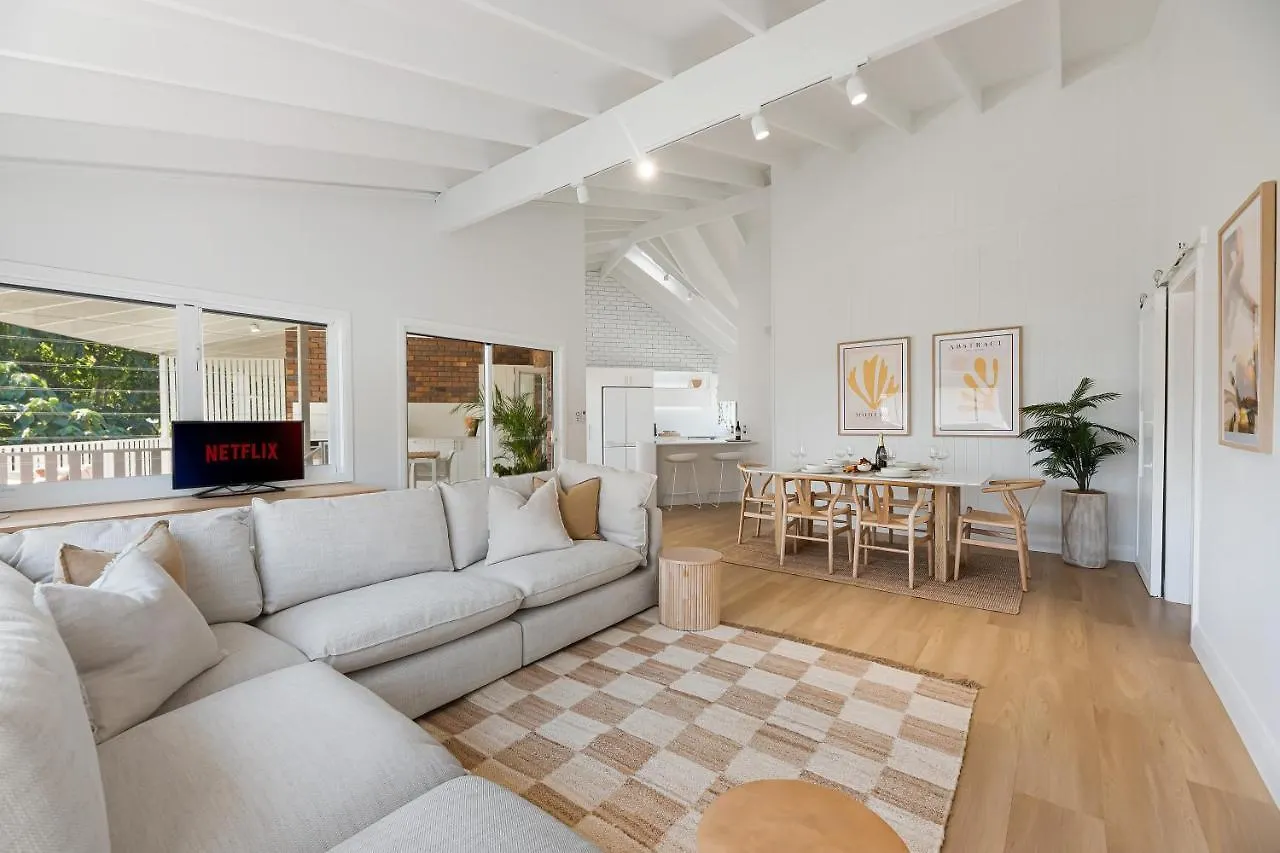 Stylish & Central Coastal Apartment Maroochydore