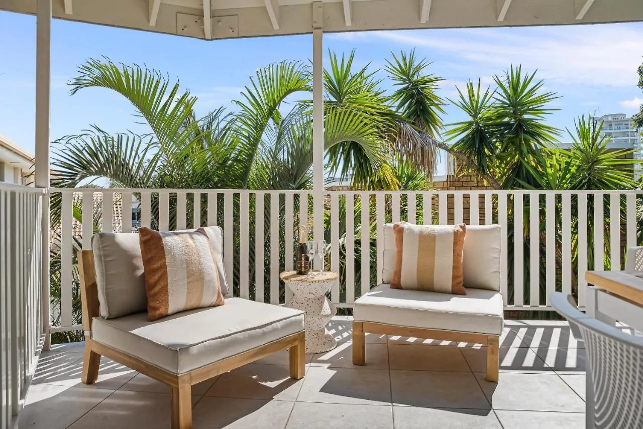 Stylish & Central Coastal Apartment Maroochydore
