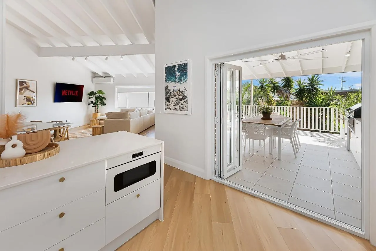 Stylish & Central Coastal Apartment Maroochydore