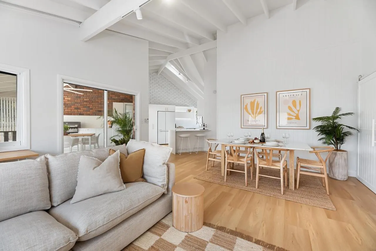 Stylish & Central Coastal Apartment Maroochydore