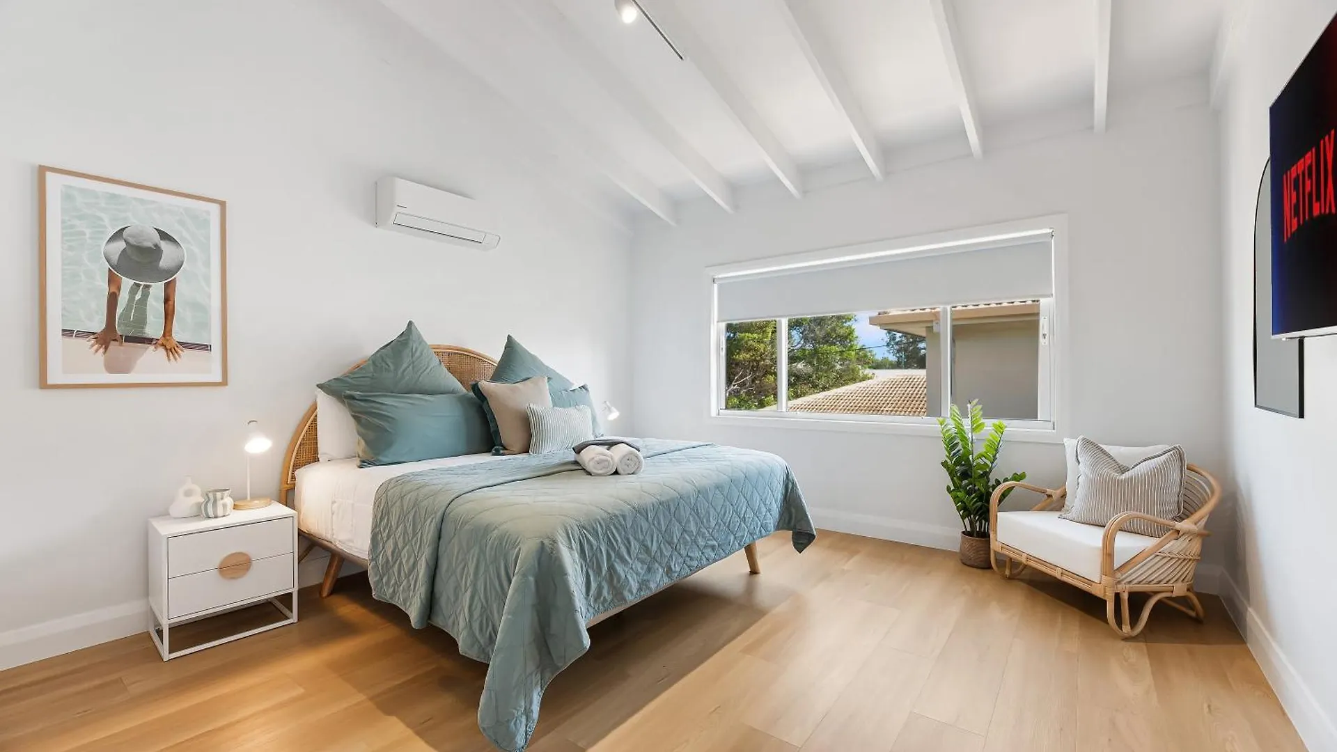 Stylish & Central Coastal Apartment Maroochydore
